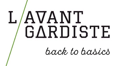 logo blanc et vert indiquant le nom du coiffeur Avant gardiste