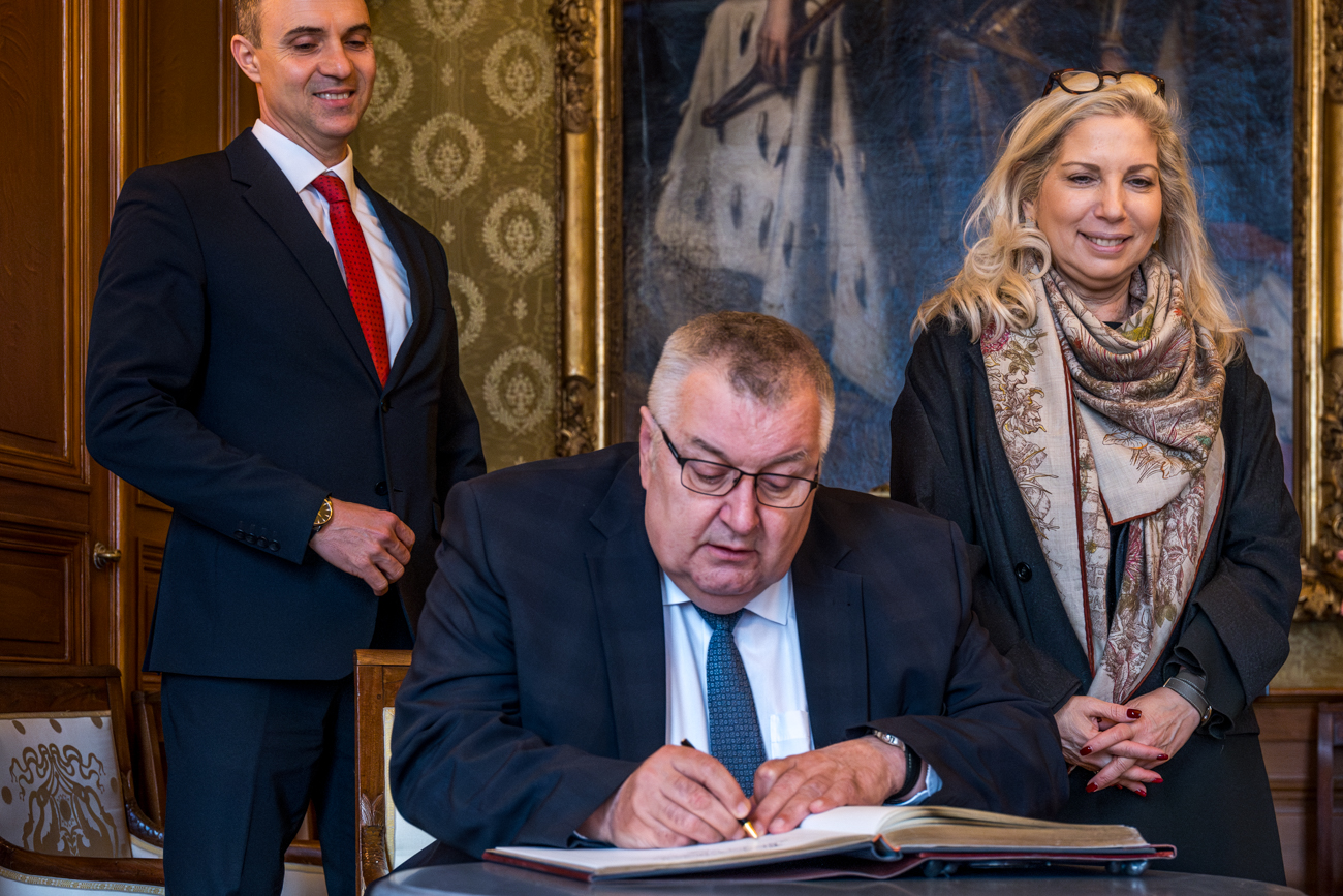 Signature du livre d'or