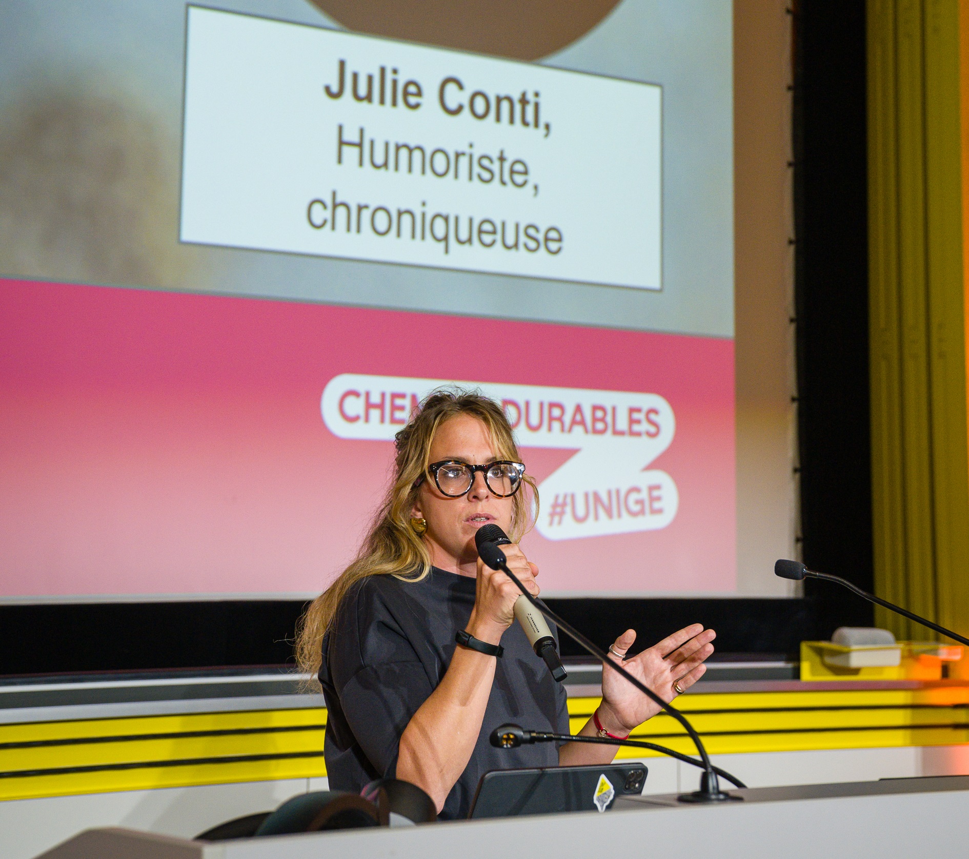 Cérémonie, conférence sur les Fake news et le climat, Julie Conti