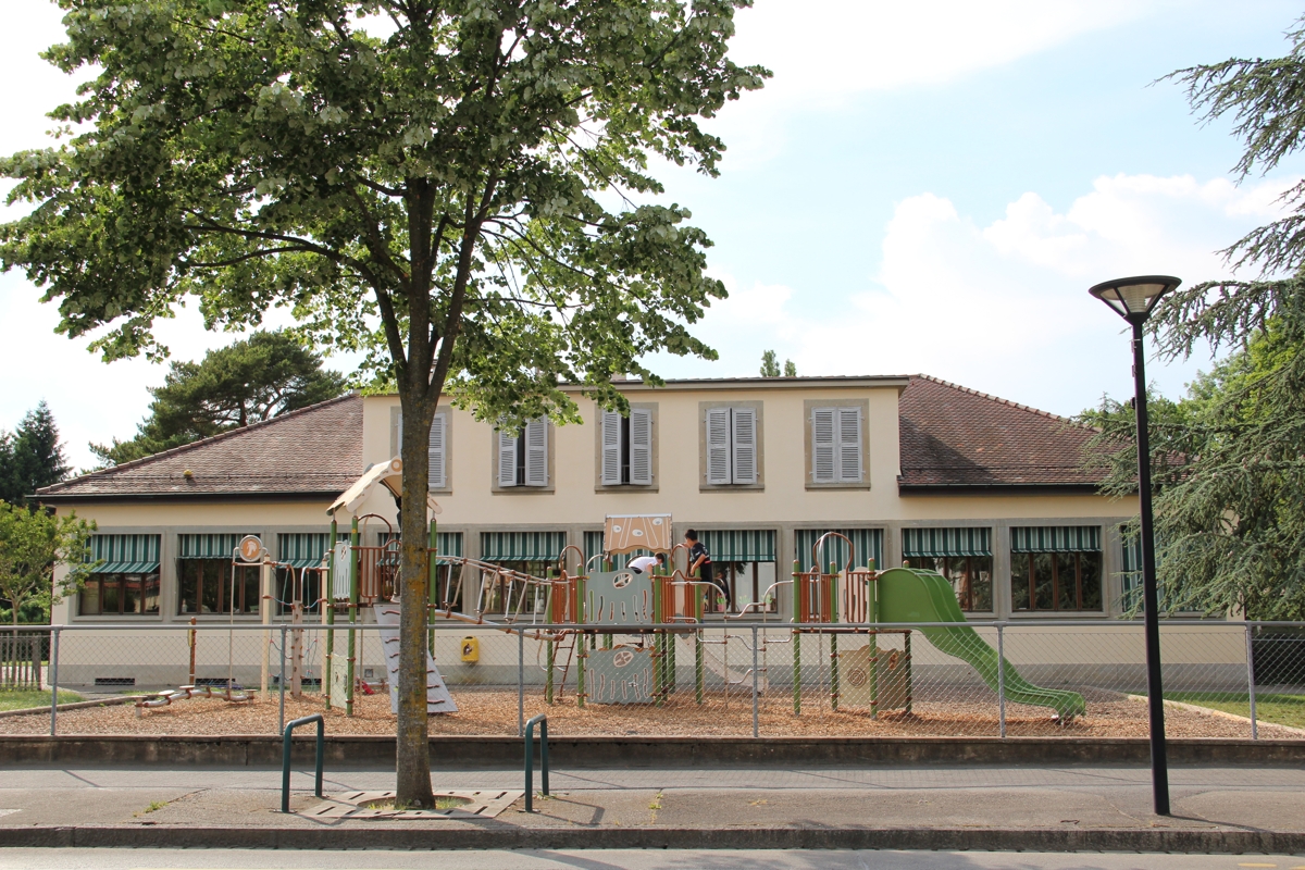 Façade sud-est de l'école. © Office du patrimoine et des sites, Giuliana Merlo