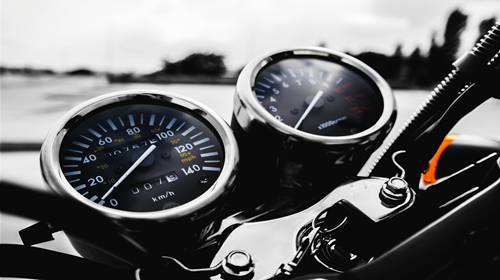 Image du tableau de bord d'une moto