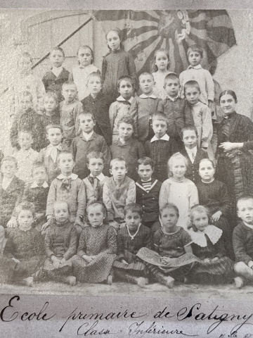 Photo de classe, école primaire de Satigny, fonds Michel Hutin 1890. AEG Archives privées 456.1