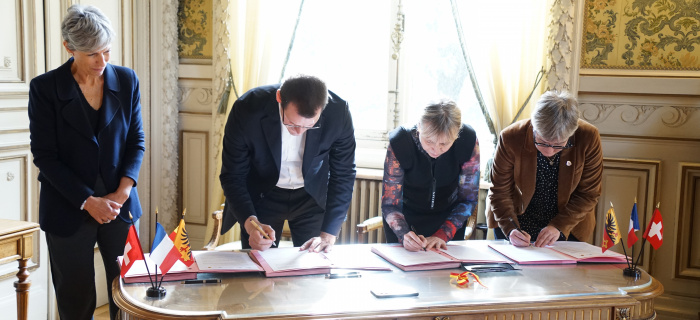 Signature de la lettre d'intention sur les personnels de santé sur le territoire franco-suisse