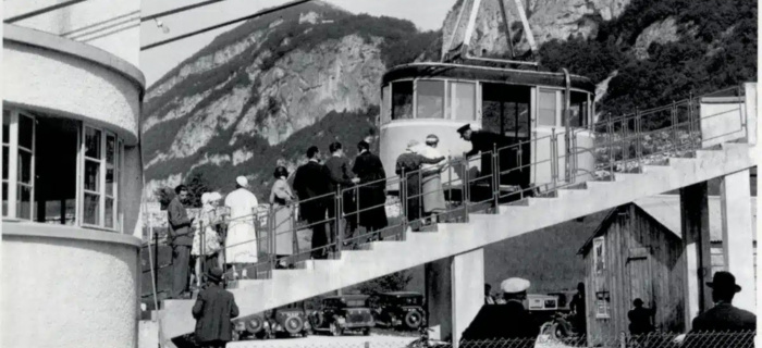 la gare inférieure du téléphérique du Salève à son ouverture