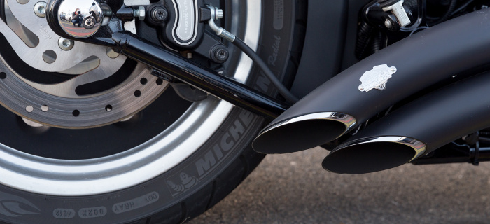 Pot d'échappement soumis aux normes sonores.