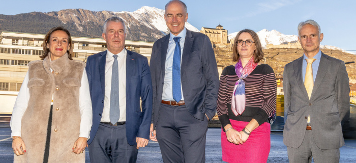 De gauche à droite : Mme V. Baude (Ain), M. M. Saddier (Haute-Savoie), M. C. Darbellay (Valais), Mme L. Coussot, représentant M. F. Borloz (Vaud) et M. E. Bolzani, représentant M. N. Walder (Genève)