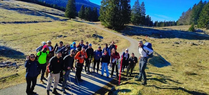 Un groupe de gens dans la nature