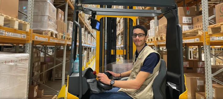 Mattia Rovaris effectue son apprentissage au centre logistique du CICR à Satigny (GE).