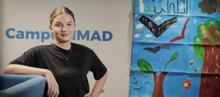 Selvete Osmani, apprentie ASSC de 3e année, dans les locaux de l' IMAD à Genève: «J’ai acquis cette autonomie qui me permet de gérer de façon professionnelle les imprévus.»
