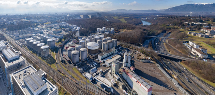 Vue aérienne des citernes de Vernier