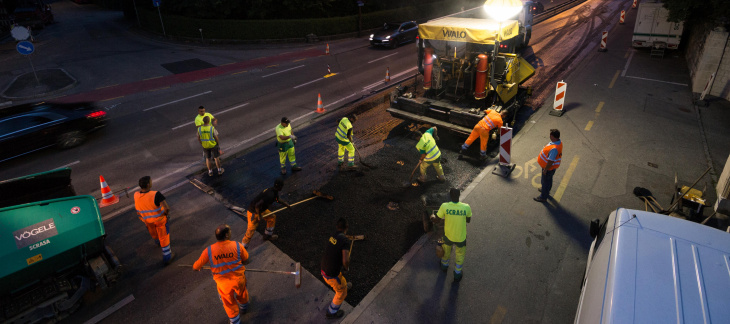 Pose de revêtement phonoabsorbant