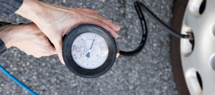 Réglage de la pression des pneus pour réduire le bruit