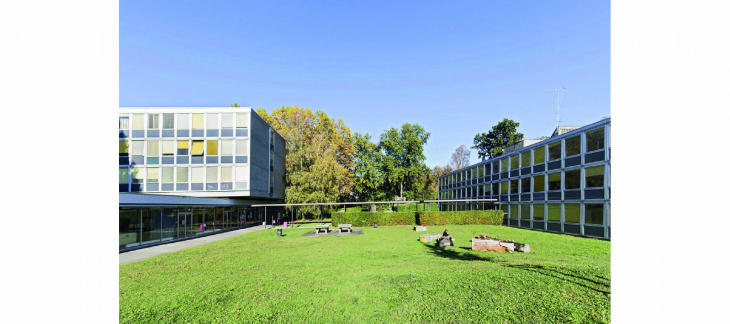 L’espace de verdure entre les bâtiments A et D, 2021. Photo : GSK- SHAS © Michael Peuckert