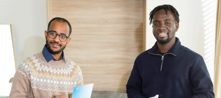 Adonay Tesfu, assistant en soins et santé communautaire (à gauche), et Ismael Camara, son pré-apprenti PAI 