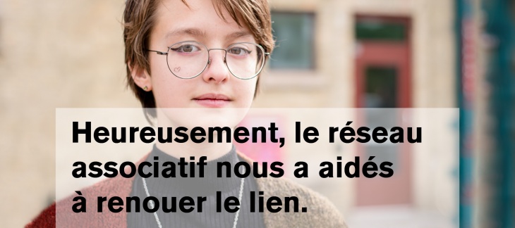 jeune non binaire parlant du au réseau associatif de prise en charge